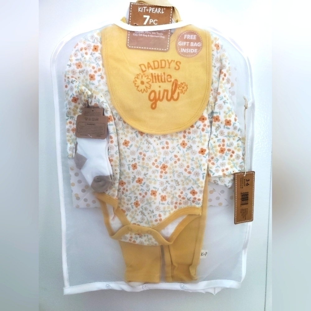 Kit+Pearl baby gift set. Includes matching gift bad. 3-6 mo